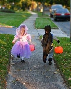 trick-or-treaters-240x300
